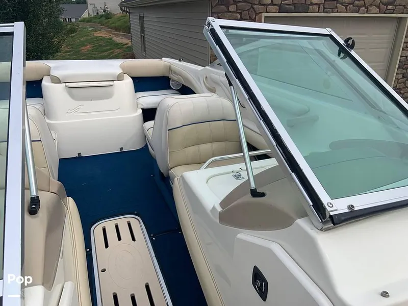 Slide: The Image of 1994 Sea Ray 220 Signature for sale in Somerset, KY - 39