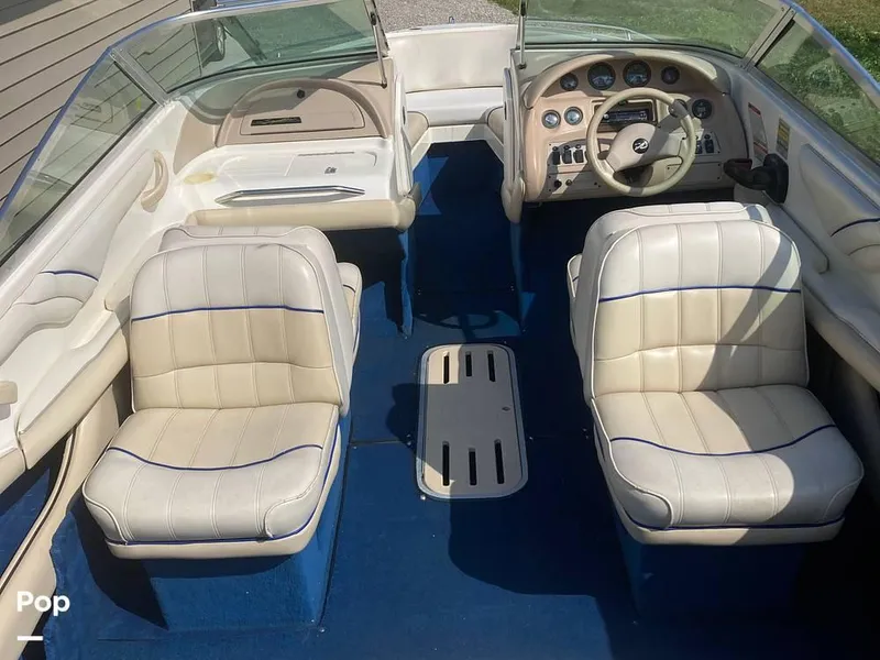 Slide: The Image of 1994 Sea Ray 220 Signature for sale in Somerset, KY - 4