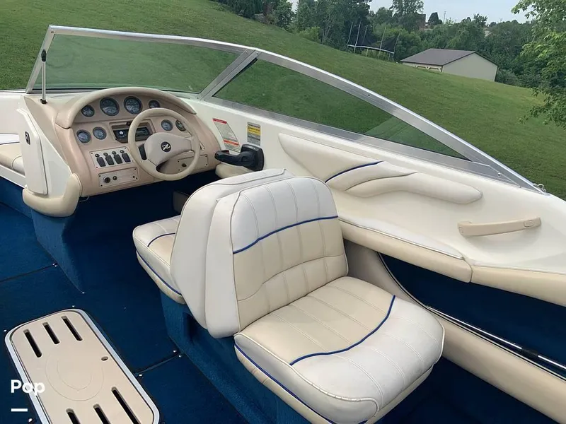 Slide: The Image of 1994 Sea Ray 220 Signature for sale in Somerset, KY - 52