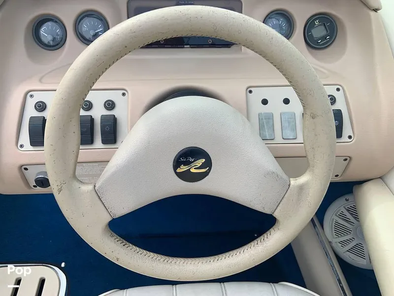 Slide: The Image of 1994 Sea Ray 220 Signature for sale in Somerset, KY - 60