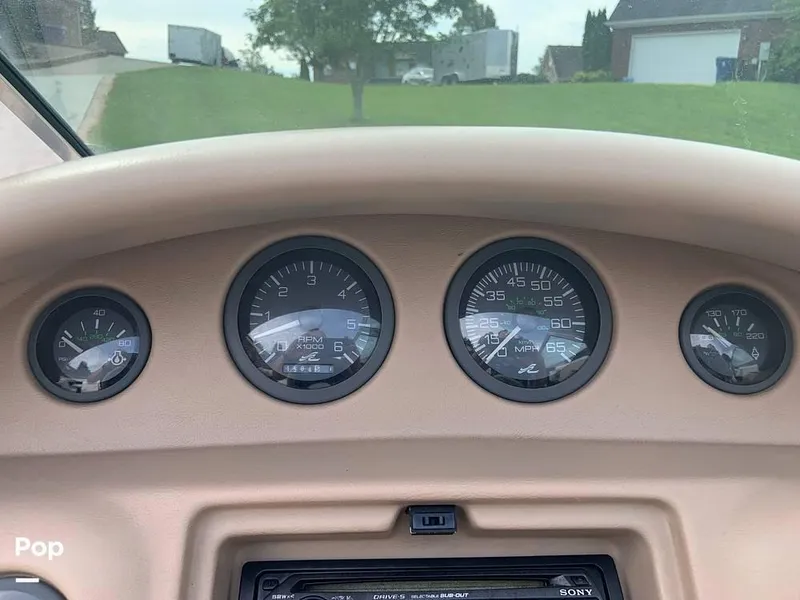 Slide: The Image of 1994 Sea Ray 220 Signature for sale in Somerset, KY - 65