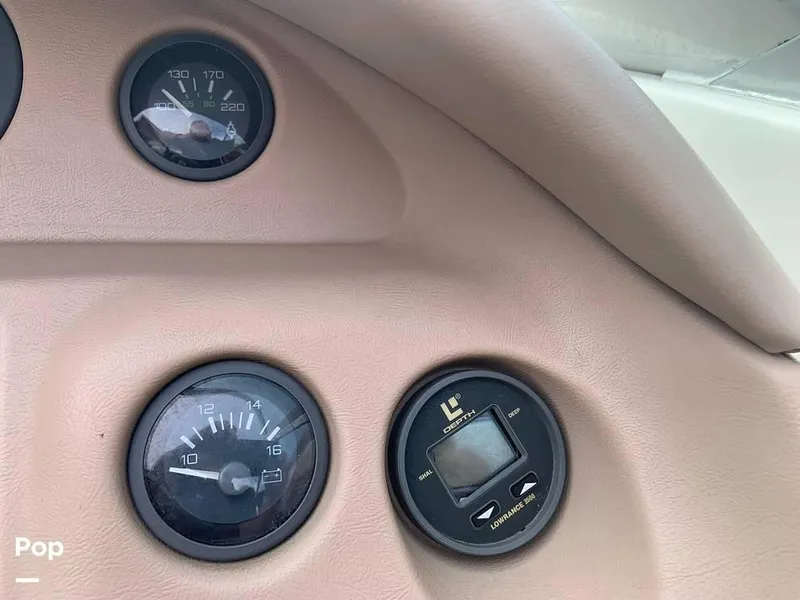 Slide: The Image of 1994 Sea Ray 220 Signature for sale in Somerset, KY - 71