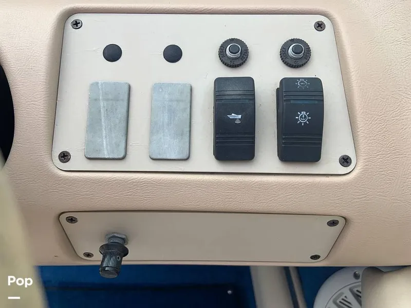 Slide: The Image of 1994 Sea Ray 220 Signature for sale in Somerset, KY - 74