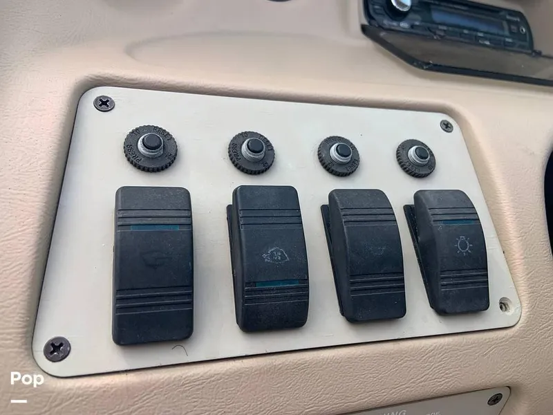 Slide: The Image of 1994 Sea Ray 220 Signature for sale in Somerset, KY - 77