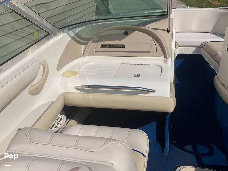 Slide: The Image of 1994 Sea Ray 220 Signature for sale in Somerset, KY - 78