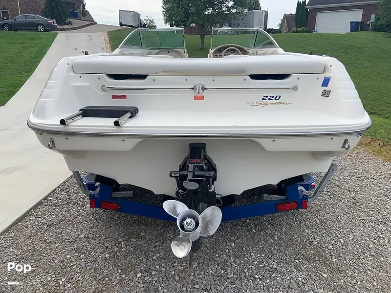 Slide: The Image of 1994 Sea Ray 220 Signature for sale in Somerset, KY - 8