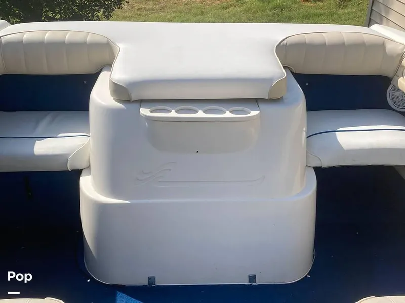 Slide: The Image of 1994 Sea Ray 220 Signature for sale in Somerset, KY - 9