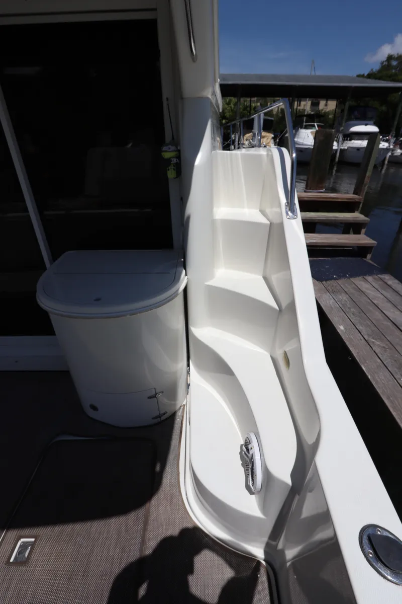 Slide: The Image of 2007 Carver 35 Super Sport boat deck with steps and railing. - 10