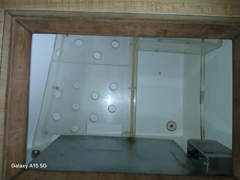 Slide: The Image of Ice chest ( showing cold plate ) - 10