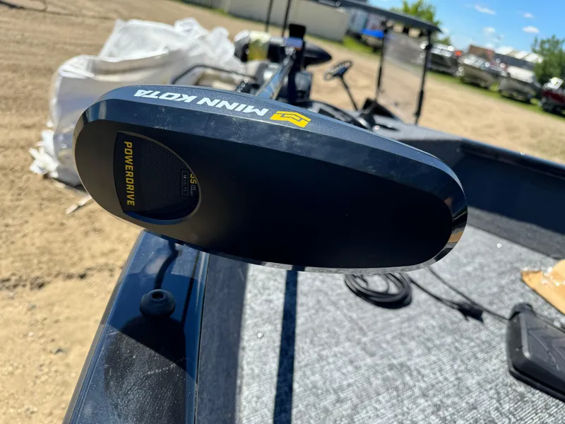 Slide: The Image of 2024 Tracker Pro Guide V-175 Combo with Minn Kota PowerDrive trolling motor. - 18