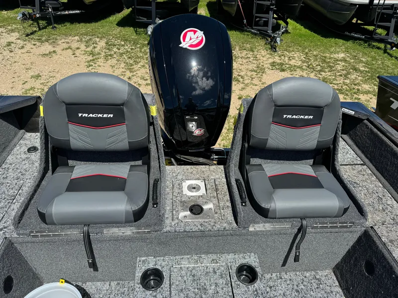 Slide: The Image of 2024 Tracker Pro Guide V-175 Combo boat seats and motor. - 8