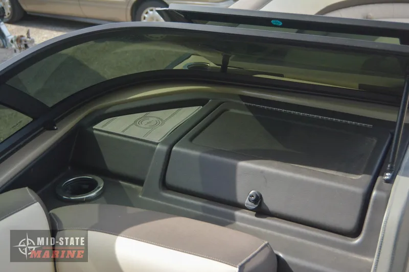 Slide: The Image of 2024 Tahoe Pontoon Cascade Elite Windshield interior detail. - 17