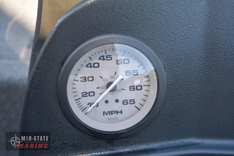 Slide: The Image of Speedometer of 2024 Lowe Skorpion 16 boat, showing speed in MPH and km/h. - 15