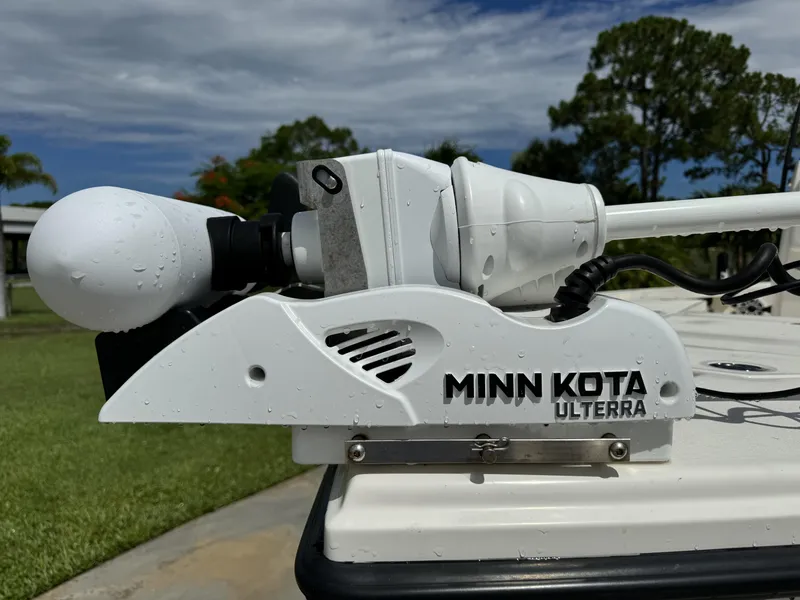 Slide: The Image of Minn Kota Ulterra trolling motor on 2022 Pathfinder 2300 HPS boat. - 7