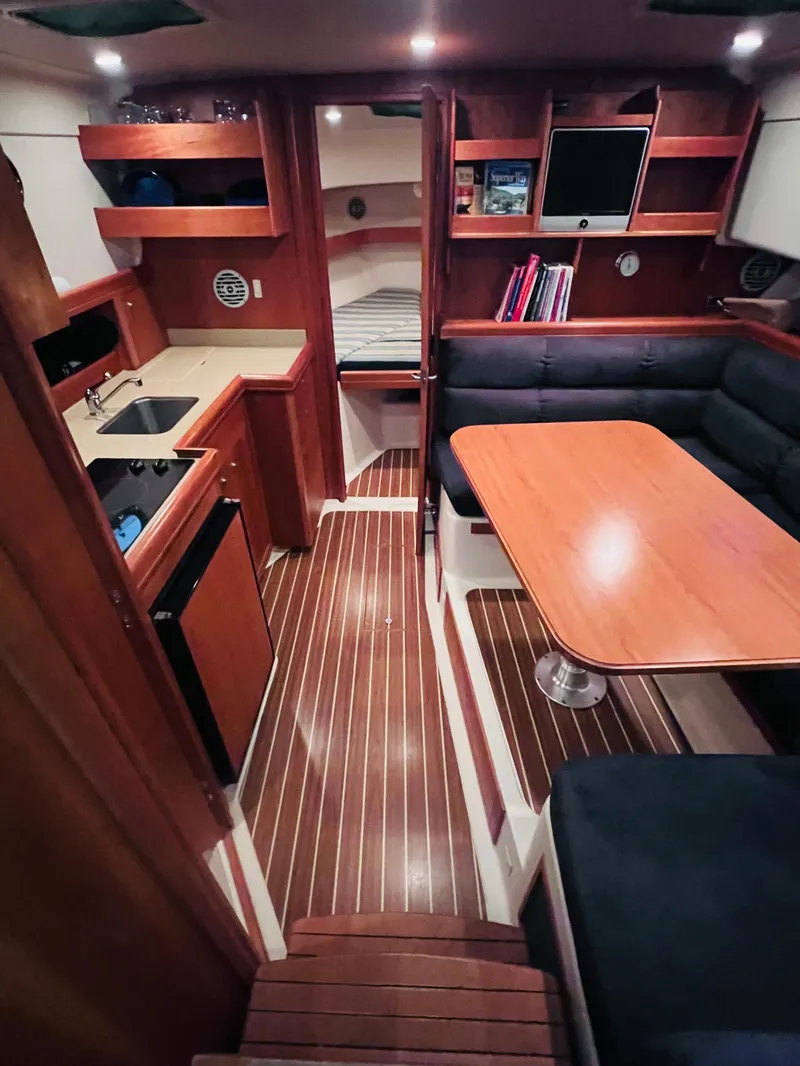 Slide: The Image of Mainship Pilot 34 2007 - 13