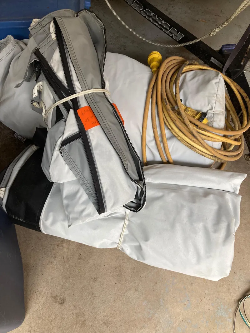 Slide: The Image of Mainship Pilot 34 2007 - 22