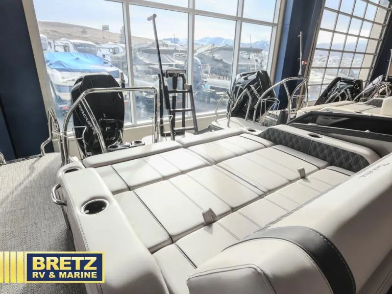 Slide: The Image of Lusso Ultra-Lounge 23UC 2025 - 13