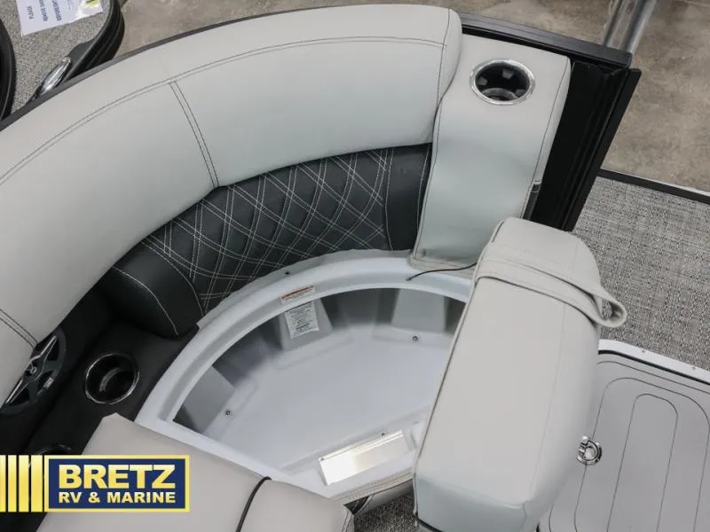 Slide: The Image of Lusso Ultra-Lounge 23UC 2025 - 9