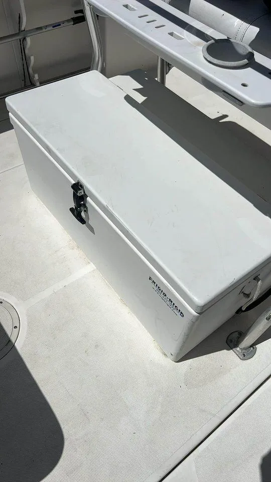Slide: The Image of White storage box on the deck of a 2007 Edgewater 268CC boat. - 12