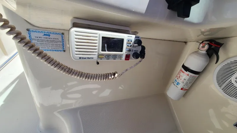 Slide: The Image of VHF radio and fire extinguisher on a 2004 Sea Ray 270 Sundeck boat. - 18