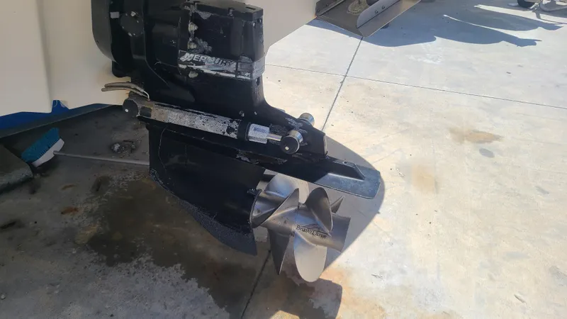 Slide: The Image of Close-up of 2004 Sea Ray 270 Sundeck boat propeller and outdrive. - 31