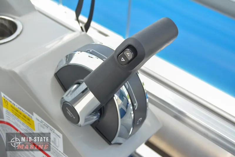 Slide: The Image of Throttle control of 2024 Lowe Ultra 200 Cruise boat. - 24