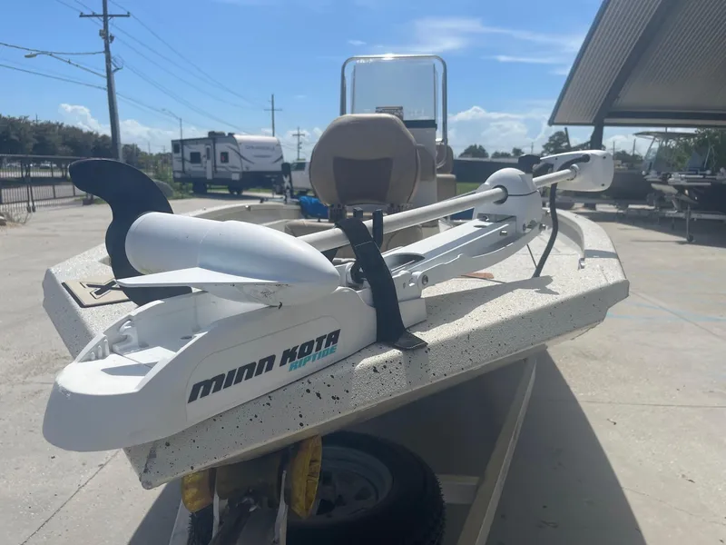 Slide: The Image of 2018 Express H20 Bay boat with Minn Kota trolling motor. - 8