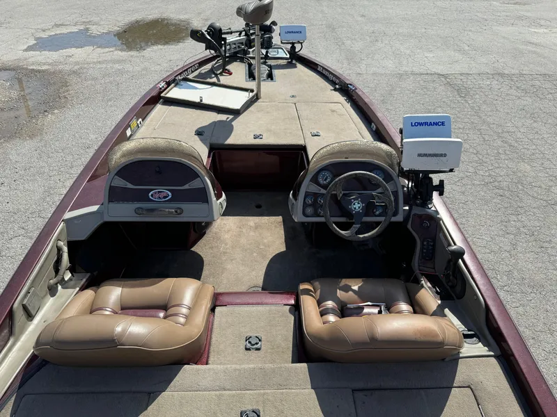 Slide: The Image of 2001 Ranger 520DVX Comanche boat interior with dual seats and navigation equipment. - 6