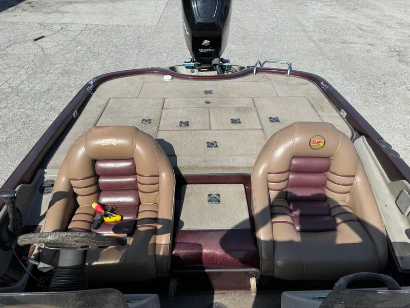 Slide: The Image of 2001 Ranger 520DVX Comanche boat interior with dual seats and storage compartments. - 7