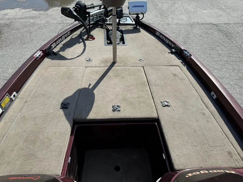 Slide: The Image of 2001 Ranger 520DVX Comanche boat deck with storage compartments and fishing equipment. - 8