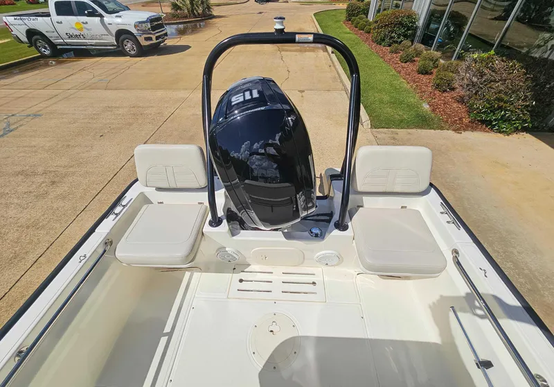 Slide: The Image of Boston Whaler 170 Montauk 2024 - 8