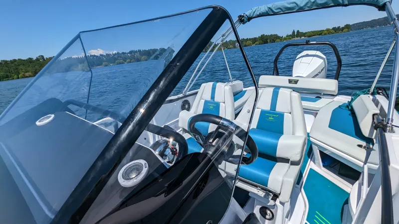 Slide: The Image of Axopar 22 Spyder 2022 - 11