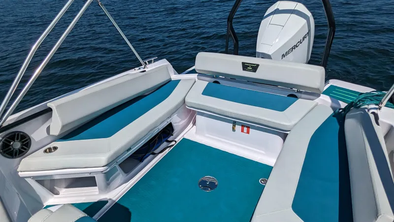 Slide: The Image of Axopar 22 Spyder 2022 - 9