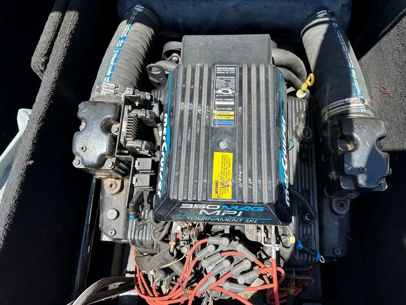 Slide: The Image of 1999 Centurion Elite-V C4 engine, MerCruiser 350 MAG MPI, detailed view. - 22