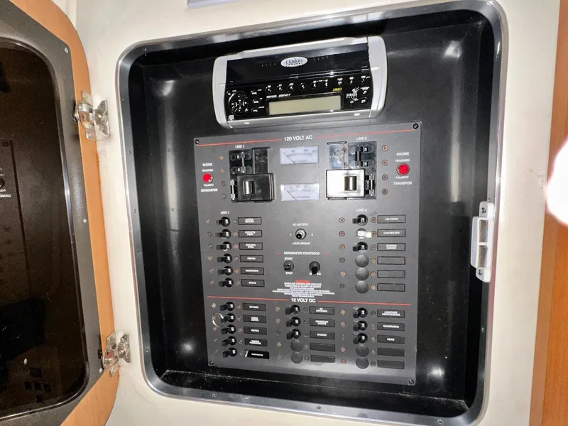 Slide: The Image of Wellcraft 330 Coastal 2004 - 12