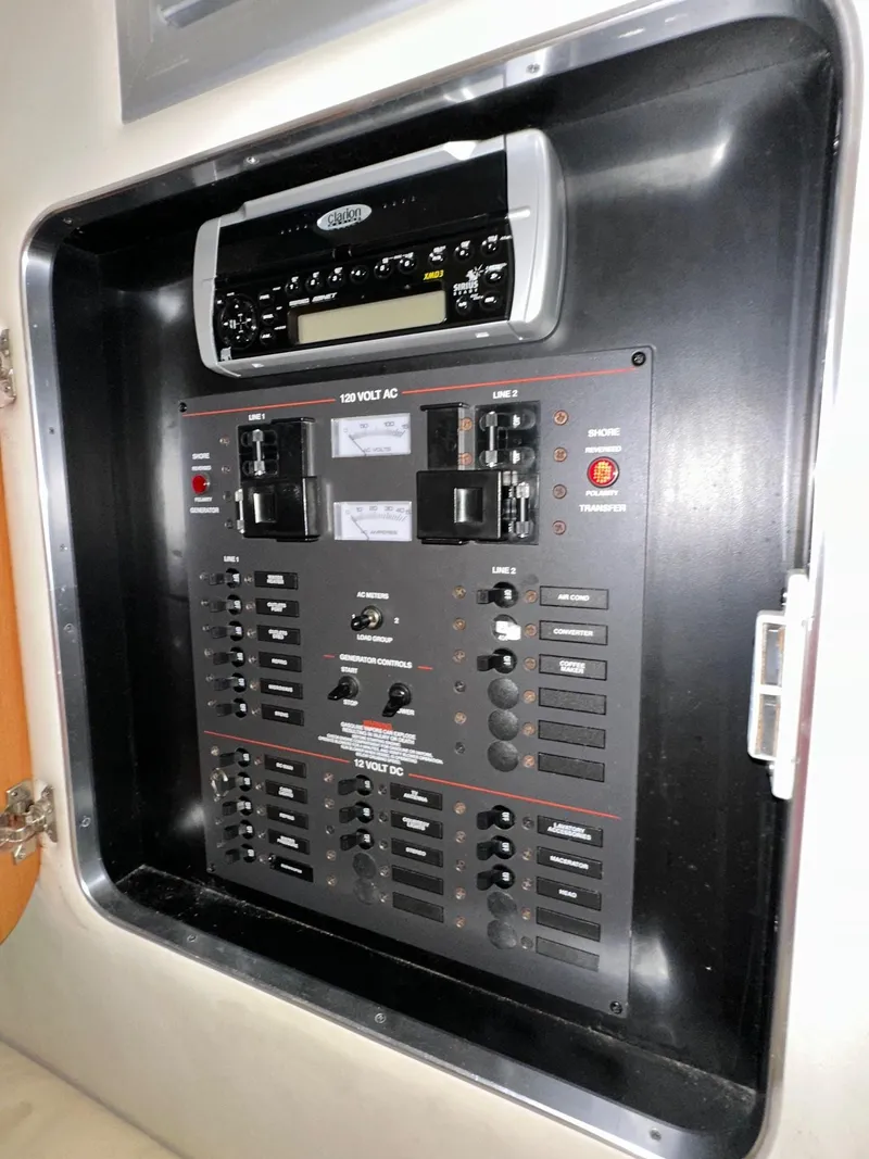 Slide: The Image of Wellcraft 330 Coastal 2004 - 13