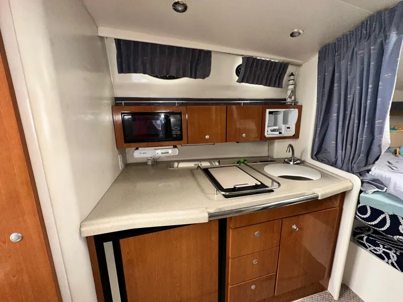 Slide: The Image of Wellcraft 330 Coastal 2004 - 19