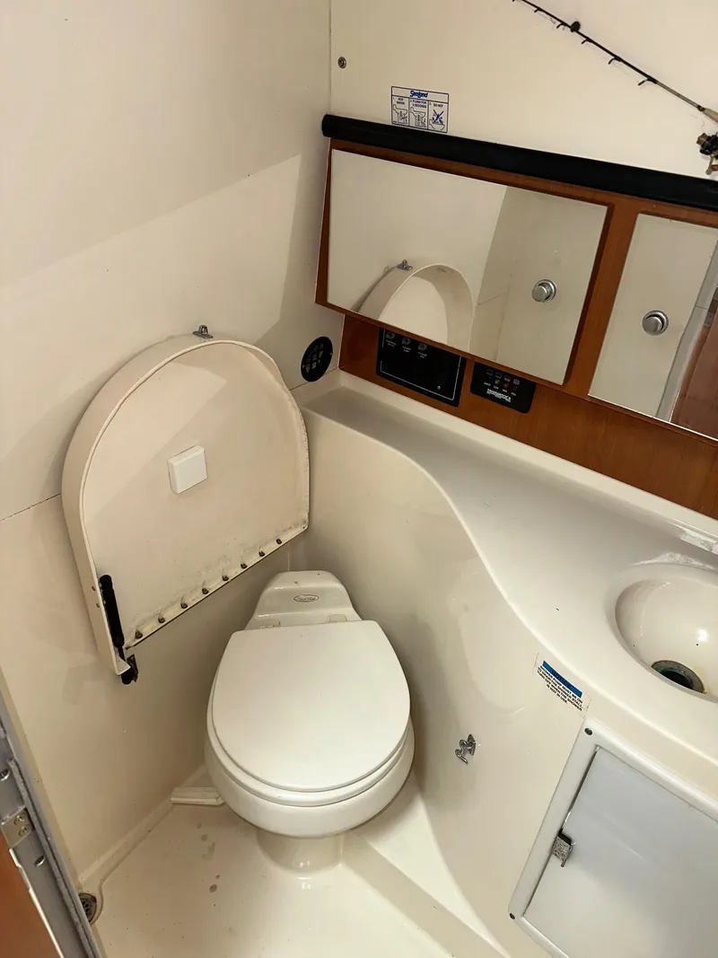 Slide: The Image of Wellcraft 330 Coastal 2004 - 25