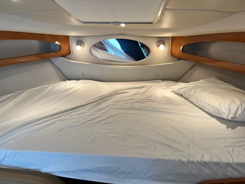 Slide: The Image of 2007 Chaparral Signature 280 cabin interior with bed and porthole window. - 33