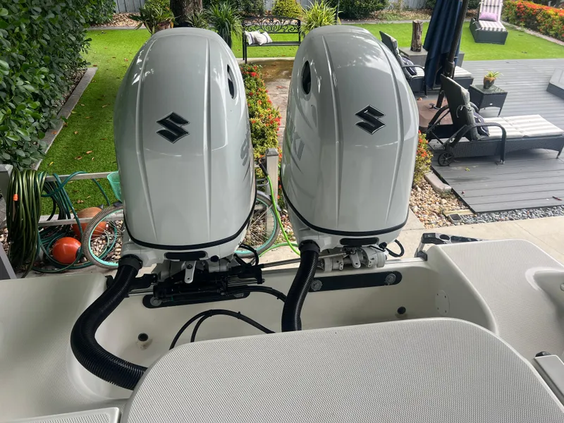 Slide: The Image of Twin Suzuki outboard motors on a 2000 Hydra-Sports 2400 CC Vector boat. - 14