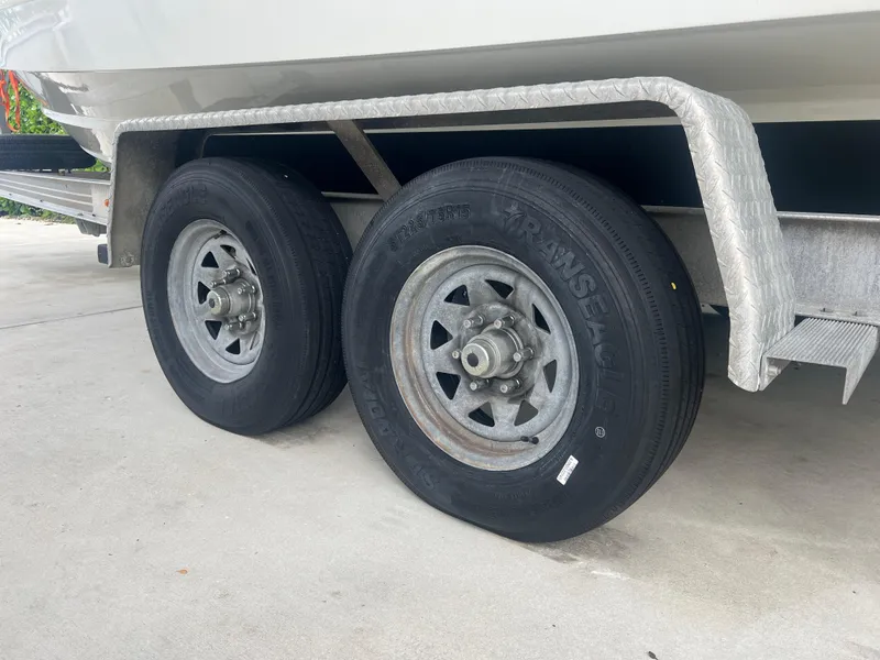 Slide: The Image of Trailer wheels of a 2000 Hydra-Sports 2400 CC Vector boat. - 18