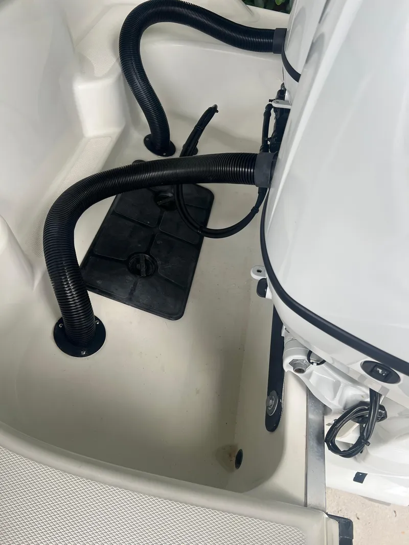 Slide: The Image of 2000 Hydra-Sports 2400 CC Vector boat engine compartment with hoses and wiring. - 21