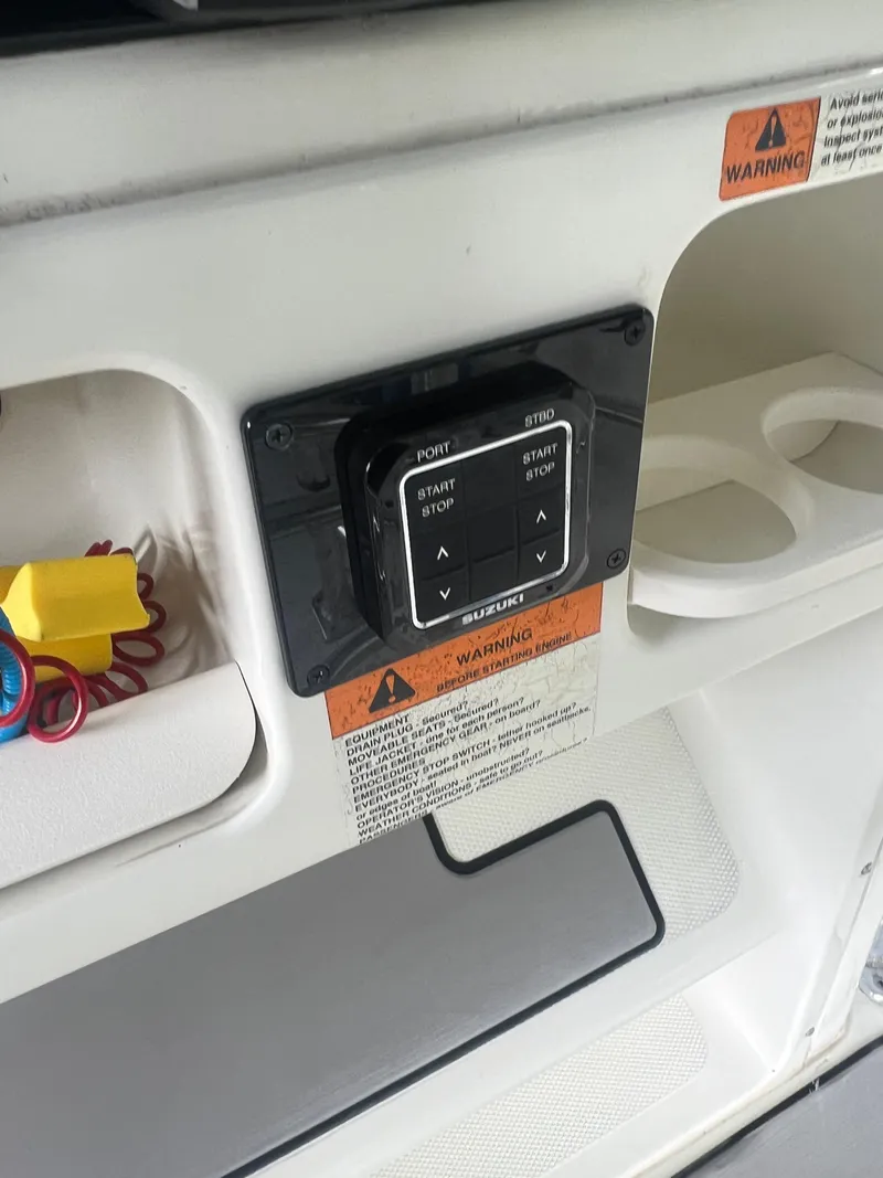 Slide: The Image of Control panel on a 2000 Hydra-Sports 2400 CC Vector boat. - 28