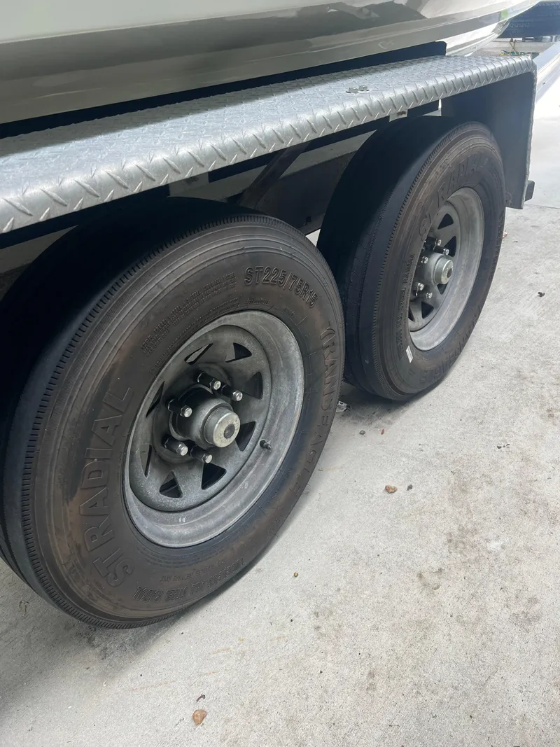 Slide: The Image of Trailer wheels of a 2000 Hydra-Sports 2400 CC Vector boat. - 46