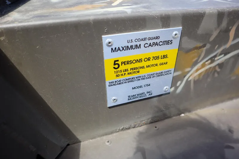 Slide: The Image of 2024 War Eagle 754LDV Sportsman boat capacity label, 5 persons or 705 lbs, 50 HP motor. - 25