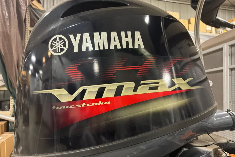 Slide: The Image of Yamaha VMAX four-stroke engine on 2019 Bennington SX 21 Cruise boat. - 22