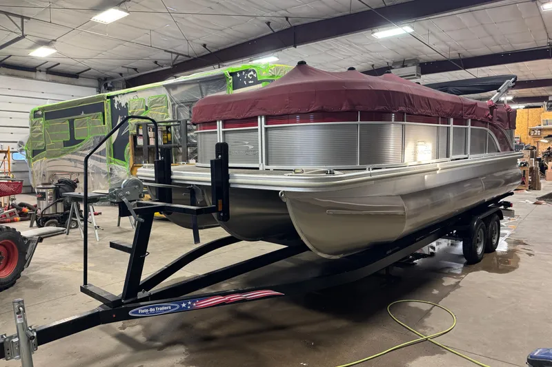 Slide: The Image of 2019 Bennington SX 21 Cruise pontoon boat on trailer in a garage setting. - 35