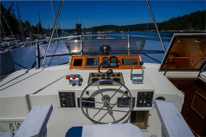 Slide: The Image of Hatteras 72 Flush Deck Cockpit Motor Yacht 1987 - 102