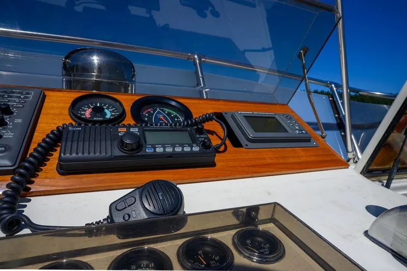 Slide: The Image of Hatteras 72 Flush Deck Cockpit Motor Yacht 1987 - 103