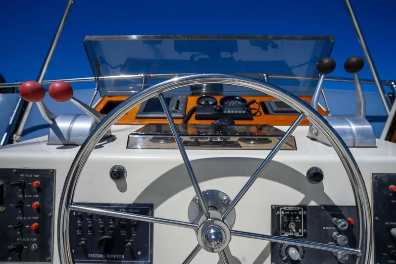 Slide: The Image of Hatteras 72 Flush Deck Cockpit Motor Yacht 1987 - 104